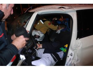 Otomobilde sıkışan sürücü için ekipler seferber oldu