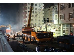 Kartal’da çöken binanın enkazında çalışmalar sürüyor