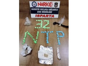 Uyuşturucuyu otomobilin motor kısmına zulaladılar