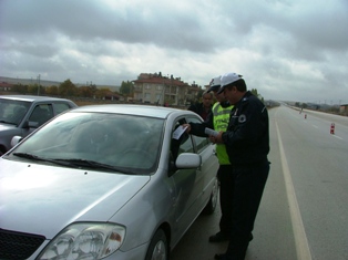 Akşehir'de emniyet kemeri uygulaması