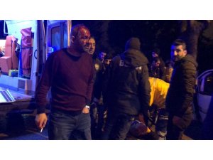 Kontrolden çıkan otomobil ağaca çarptı:3 yaralı