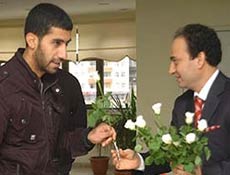 Baydemir PKK'lıları çiçekle karşıladı!