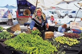 Hepsi ekmek parasının peşinde!