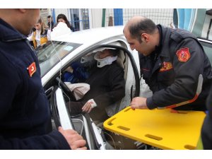 İki otomobil çarpıştı:  1’i bebek 5 yaralı