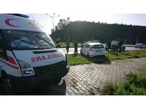 Vakaya giden 112 ambulansı kaza yaptı: 4 yaralı