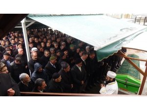 Yüksek gerilim hattına kapılan genç son yolculuğuna uğurlandı