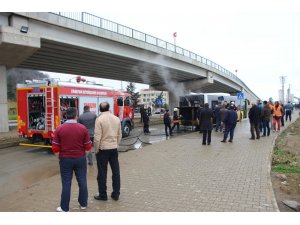 Hareket halinde motoru alev alan belediye otobüsü korkuttu