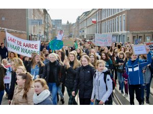 Hollanda'da öğrencilerden iklim protestosu