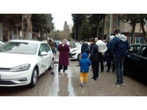 İki otomobil çarpıştı: 1 Yaralı