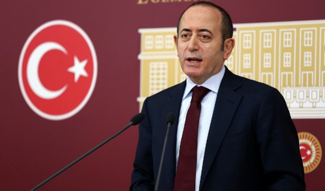 CHP Genel Sekreteri Akif Hamzaçebi görevinden istifa etti