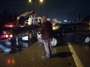 Vidanjörden sızan yağ zincirleme kazaya neden oldu: 2 yaralı