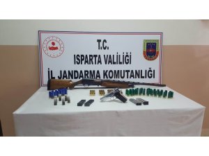 Isparta’da jandarmadan silah operasyonu