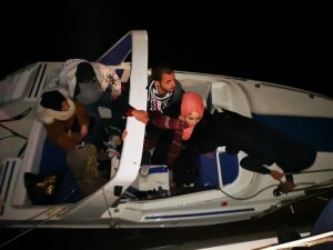 Tekneleri sürüklenen Filistinliler yakayı ele verdi