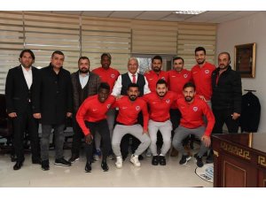 Mersin İdmanyurdu yönetimi ve futbolcularından, Başkan Kocamaz’a ziyaret