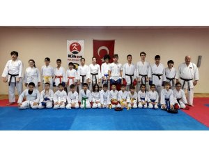 Nazillili karateciler madalya avında