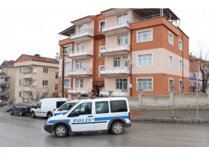 63 yaşındaki doktor banyoda ölü bulundu