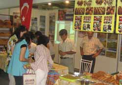 Fuarda leblebi, şeker, balık ekmek
