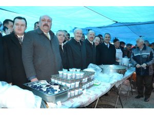 Balıkesir’de MHP’nin 50 kuruluş yılı için pilav hayrı düzenlendi