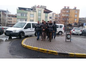 305 otomobili çalarak parçaladılar