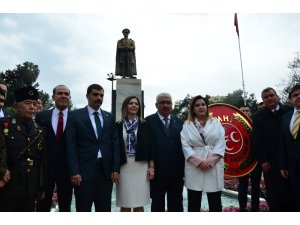 MHP’nin 50. kuruluş yıldönümü dolayısıyla Atatürk Parkı’nda çelenk sunuldu