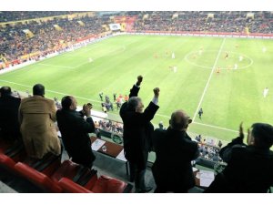 Başkan adayı havalara uçtu