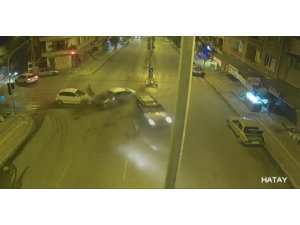 Hatay’da trafik kazaları şehir polis kameralarına yansıdı