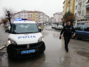 Camiden dönen yaşlı adam, kamyonetin çarpması sonucu öldü