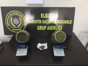 Esrarı bidonlara koyup güvercin damında saklamış
