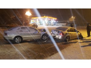 Kaza anı güvenlik kamerasına yansıdı