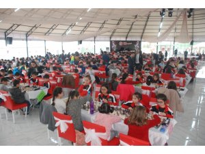 Tokat’ta, 400 öğrenci mat etmek için yarıştı