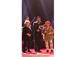 Selda Bağcan'a "Engelli Dostu Sanatçı" ödülü verildi