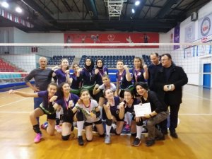Çaycuma kadın Voleybol takımı yarı finale çıktı