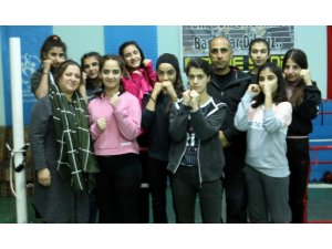 Siirtli kadın boksörler şampiyonaya hazır