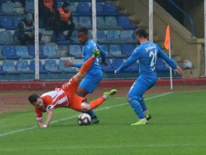 Spor Toto 1. Lig: Adanaspor: 2 - Altay: 0 (İlk yarı sonucu)