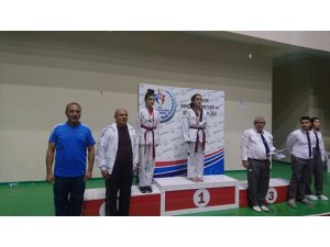 Burhaniyeli tekvandocular Balıkesir birincisi oldu