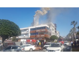 Mangal ateşinden çıkan yangında 3 işçi dumandan etkilendi