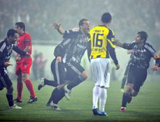 Kara Kartal Kanarya'yı parçaladı!