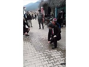 Bağımsız aday Dr. Bayındır, "Zeybek" oynayarak oy istedi