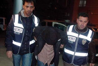 Sırt çantasından esrar çıktı