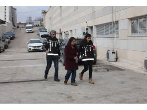 Çantasında metamfetamin ile yakalanan kadın tutuklandı
