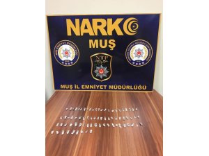 Uyuşturucu ticareti yapan 2 kişi tutuklandı