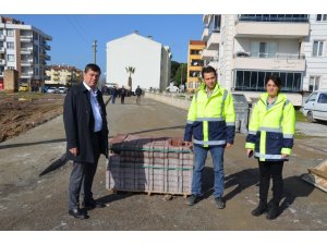 Gömeç’te kilit parke taş hamlesi tüm hızıyla sürüyor