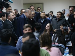 Cumhurbaşkanı Erdoğan millet kıraathanesinde gençlerle bir araya geldi