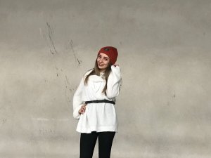 Manisa’da kayalıklardan düşen genç kız hayatını kaybetti