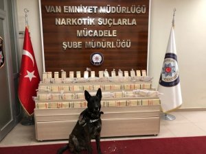Tırın rüzgarlığına saklanmış 30 kilo eroin ele geçirildi