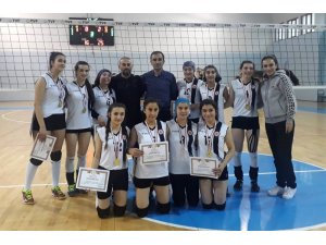Voleybol grup müsabakaları sona erdi