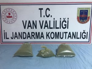 Elindeki poşetten 2 kilo 134 gram toz esrar çıktı