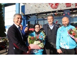 Avrupa Şampiyonu genç  bayan karateciye coşkulu karşılama