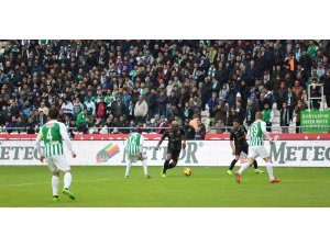 Bifouma Beşiktaş maçında yok