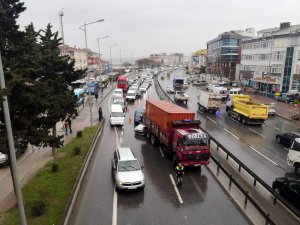 E-5 Büyükçekmece’de trafiği durduran zincirleme kaza: 2 çocuk yaralı
